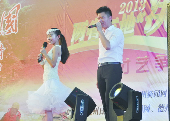來自溫州的金益周、金蕾父女對唱《你懂得》