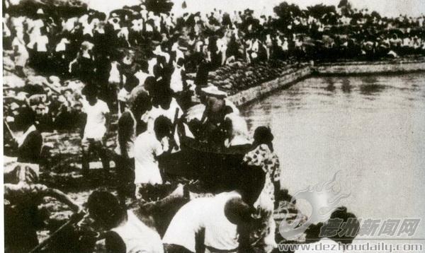 軍民奮力抗災(zāi)。